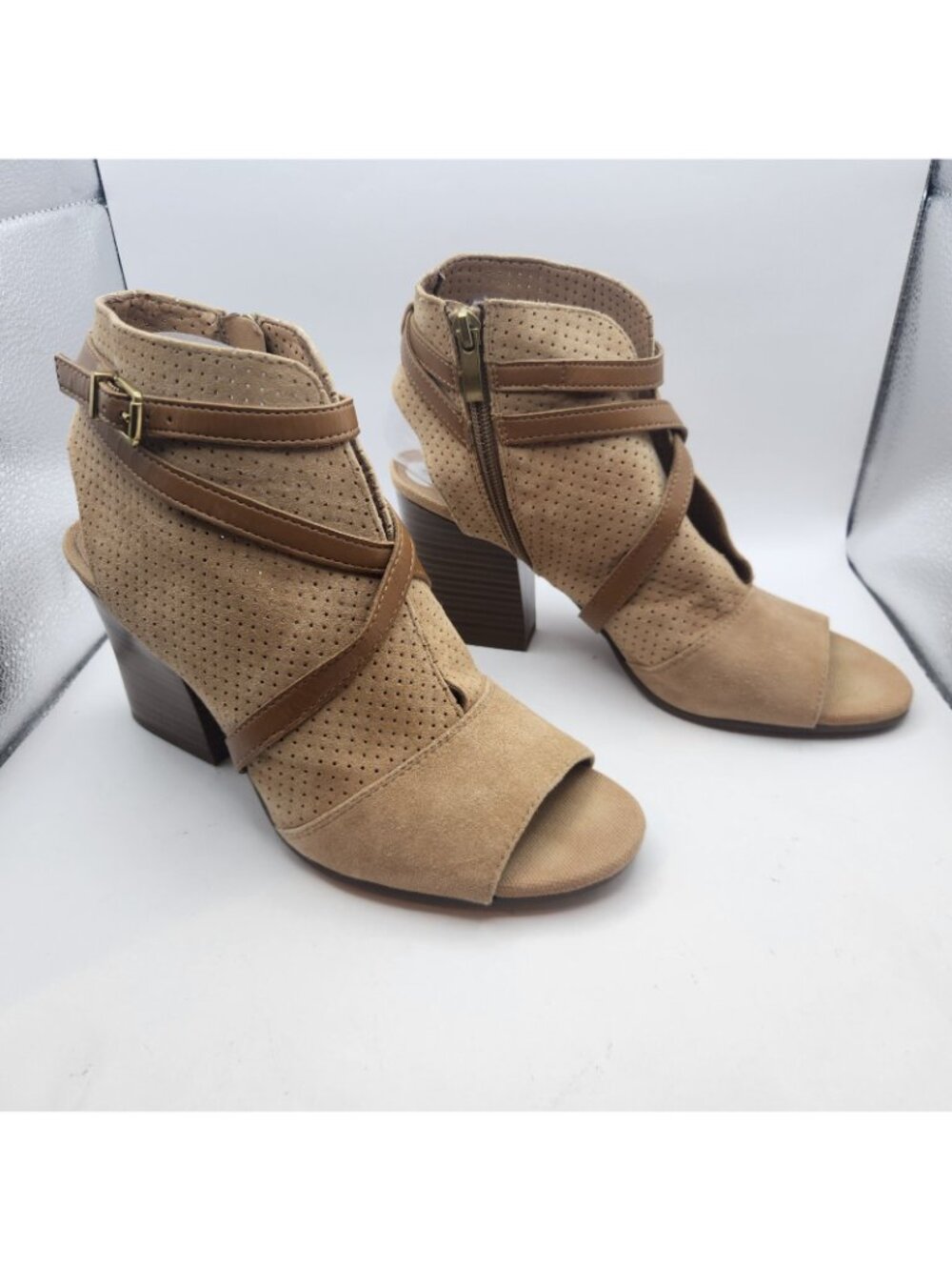 Franco Sarto Brown Leather Upper Peep Toe Strappy Buckle Cuban Heel Siz 9 M USED - Picture 4 of 10